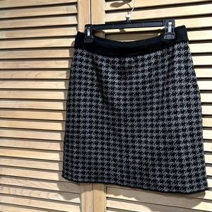 Willi Smith wool/acrylic blend elastic waist stretch skirt. Black and grey.